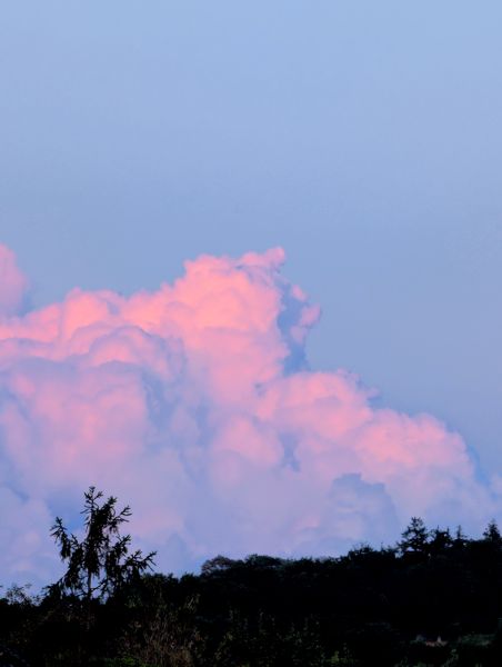 Nuages crépusculaires flamboyants